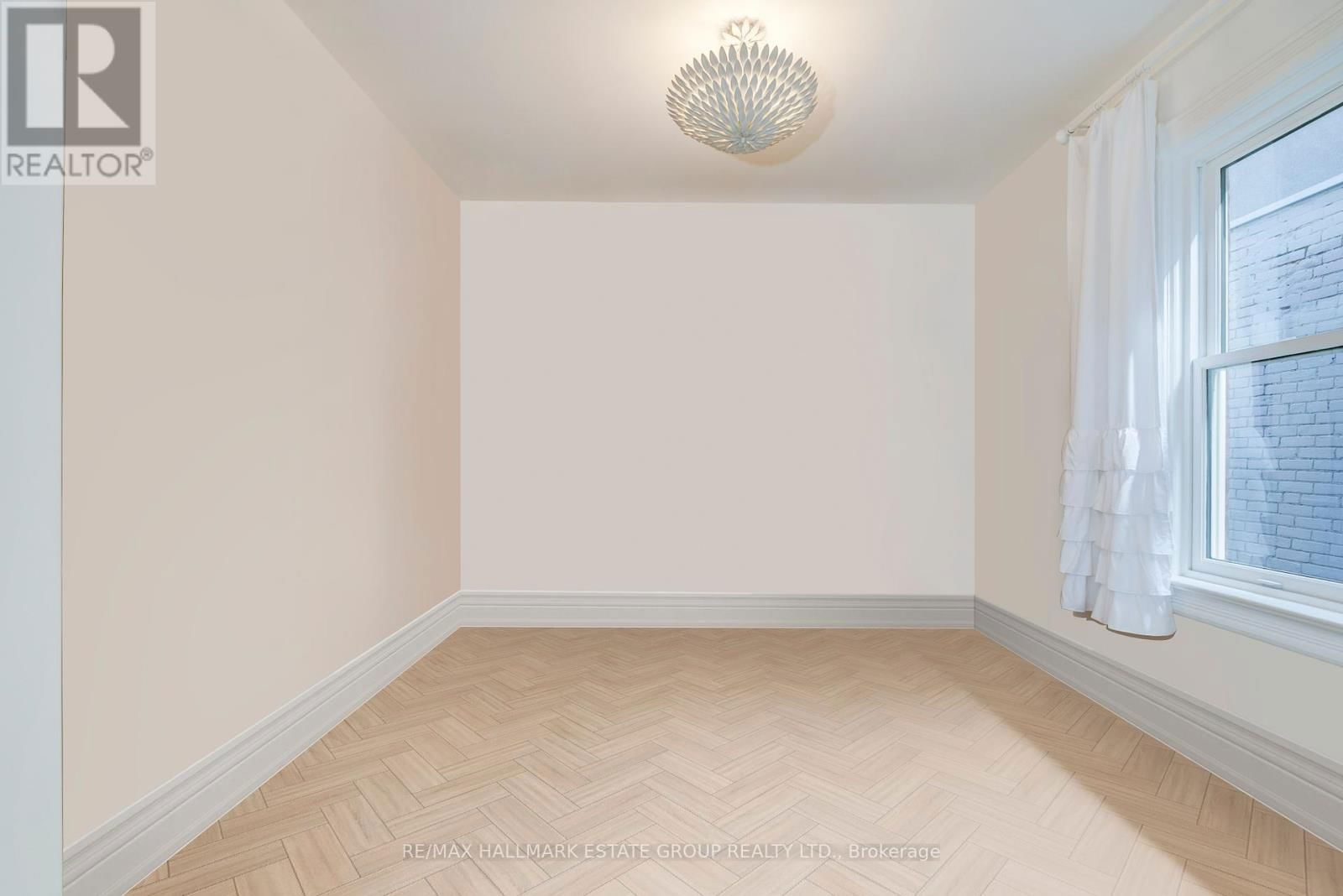 99 GLADSTONE AVENUE Image 26