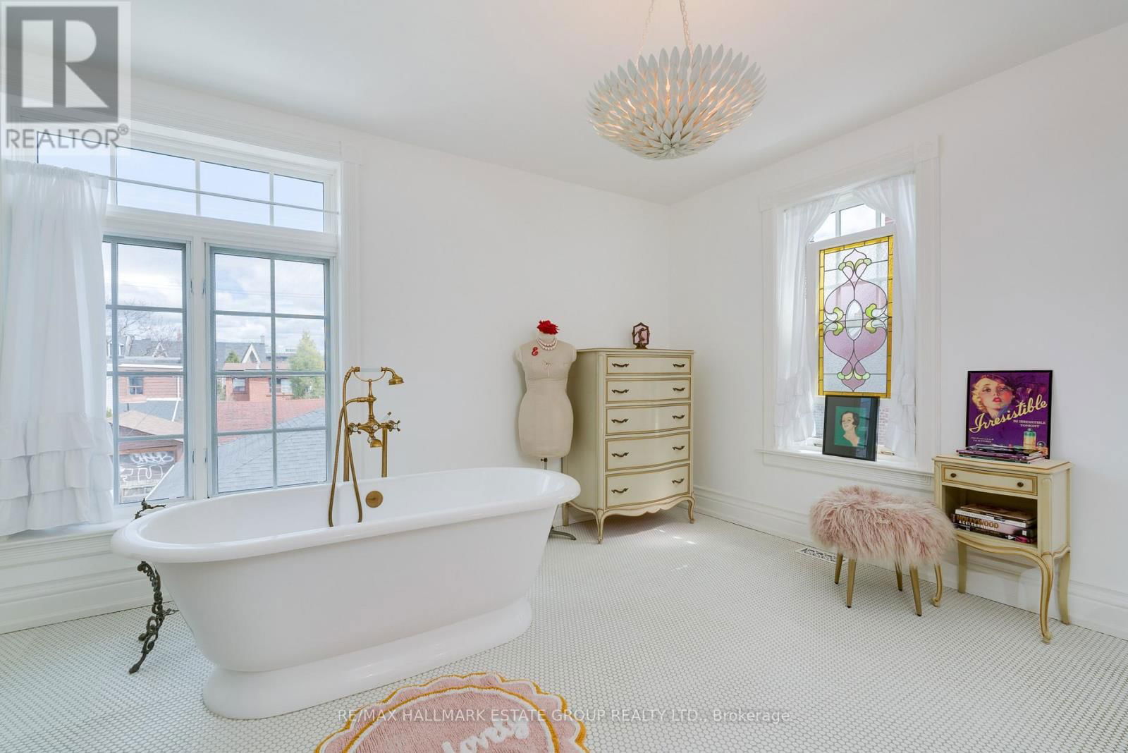 99 GLADSTONE AVENUE Image 29