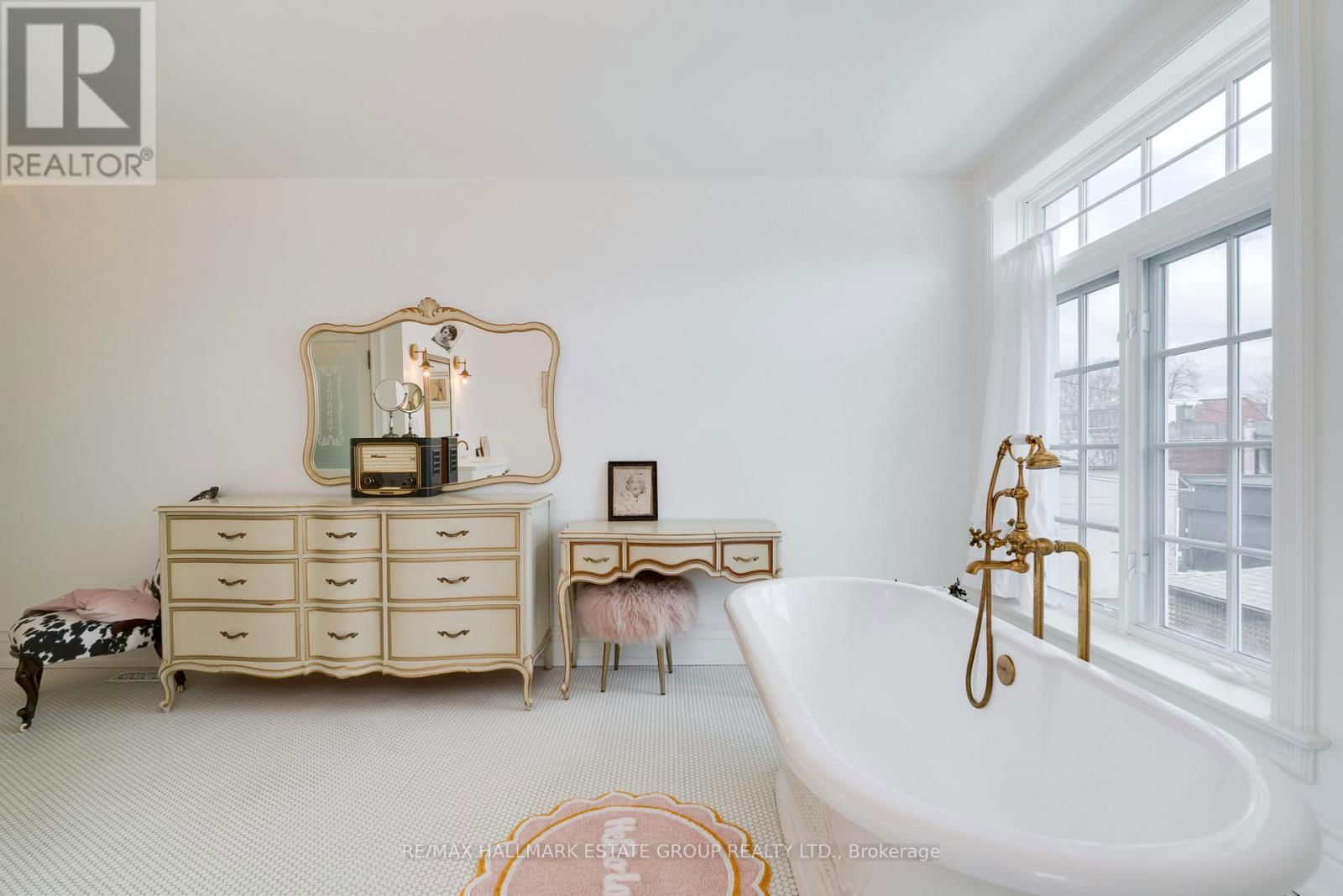 99 GLADSTONE AVENUE Image 30