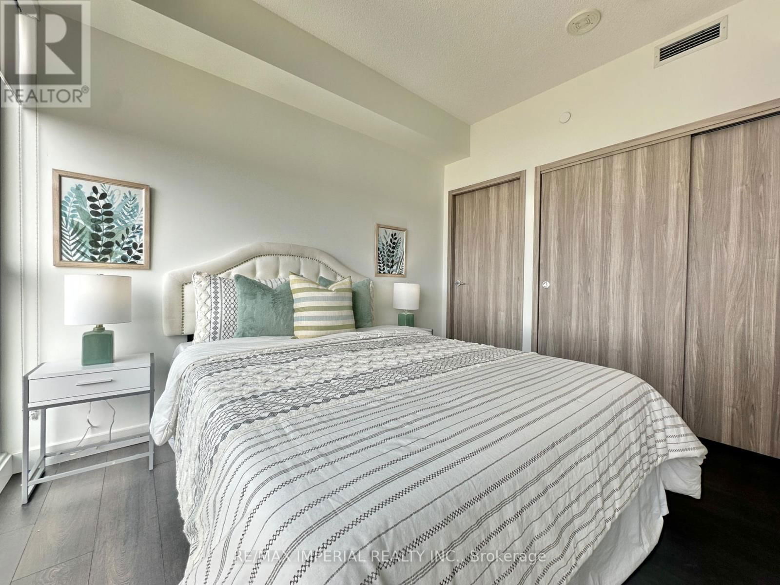 1806 - 85 MCMAHON DRIVE Image 30