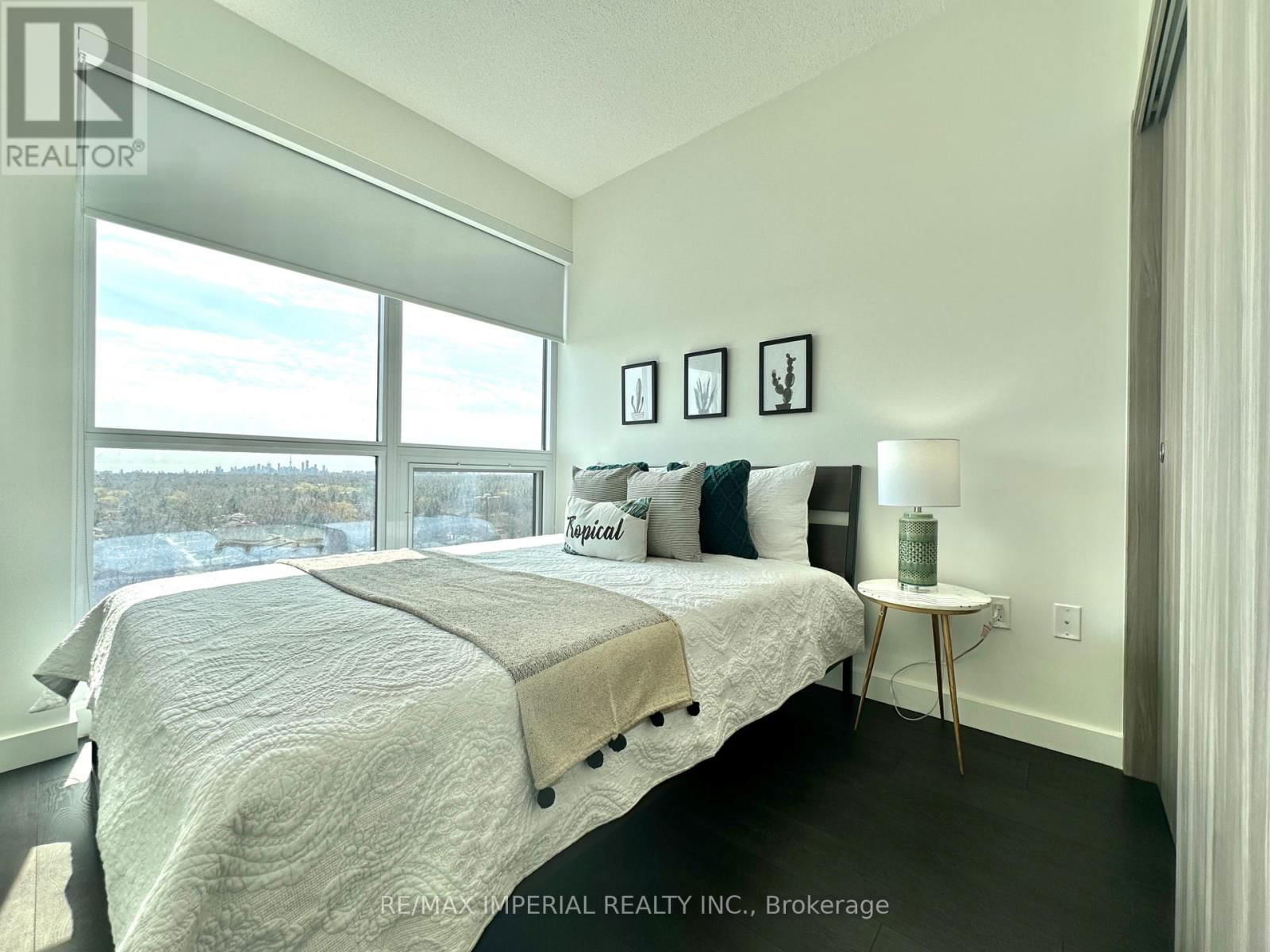 1806 - 85 MCMAHON DRIVE Image 32