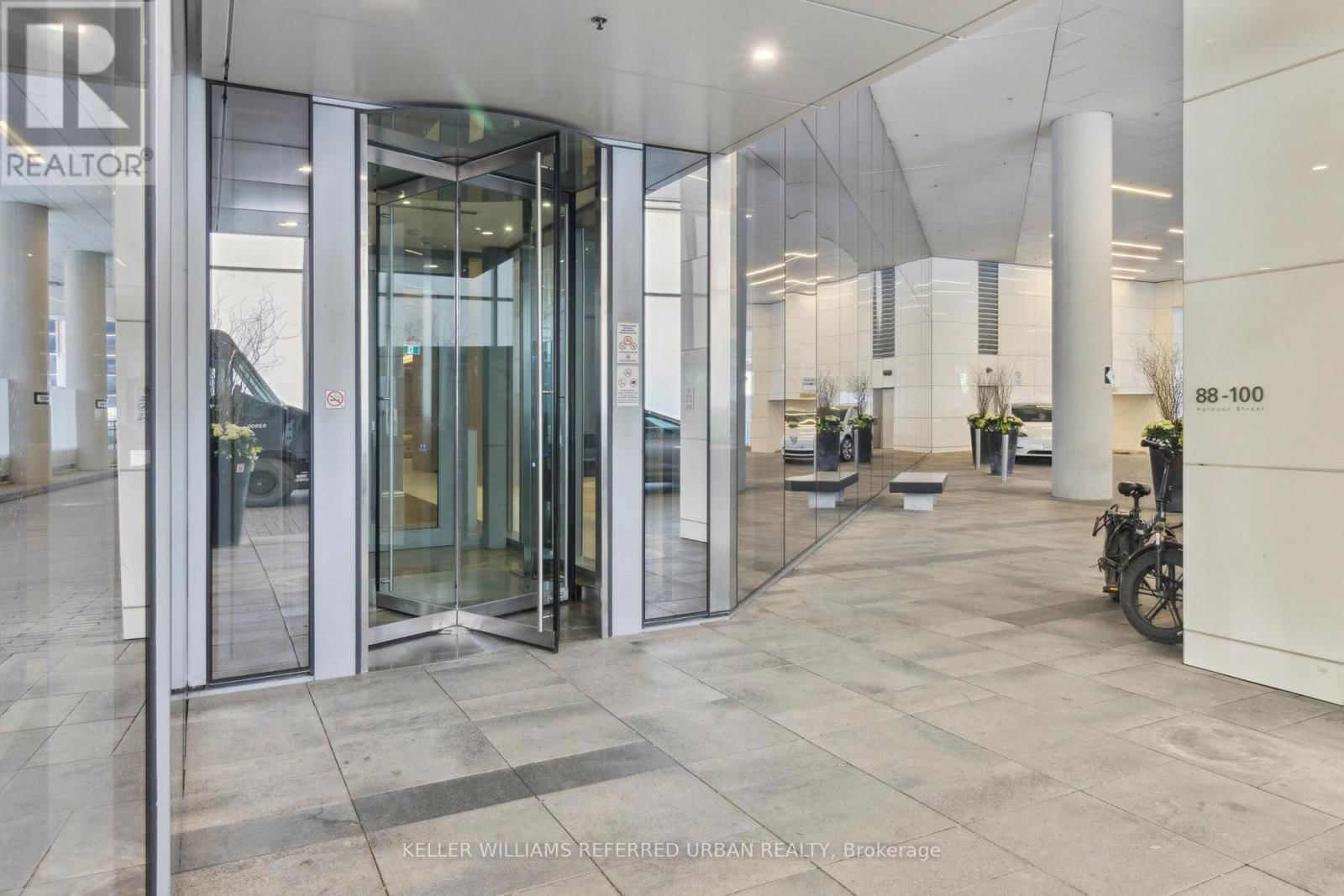 3910 - 100 HARBOUR STREET Image 3