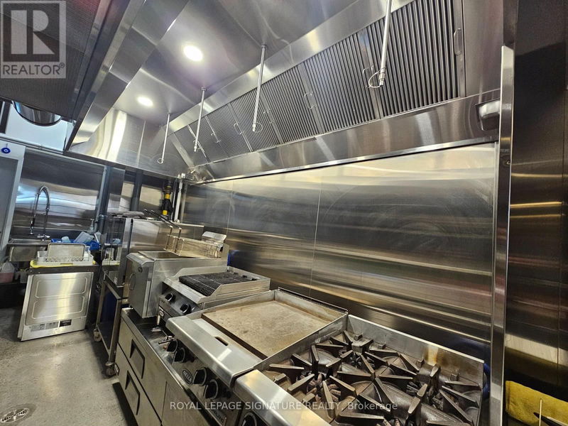 Image #1 of Restaurant for Sale at Duncan, Toronto, Ontario