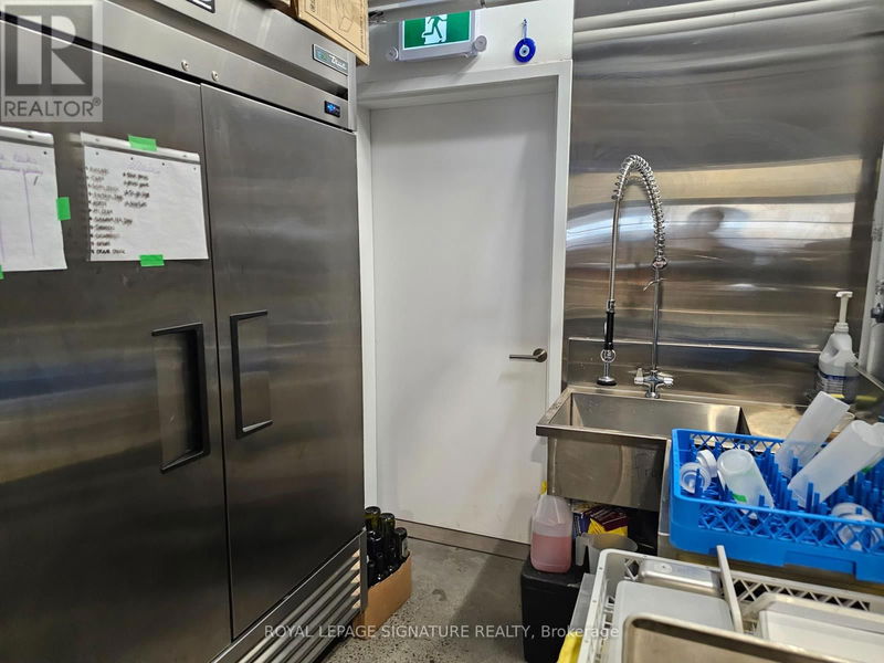 Image #1 of Restaurant for Sale at Duncan, Toronto, Ontario