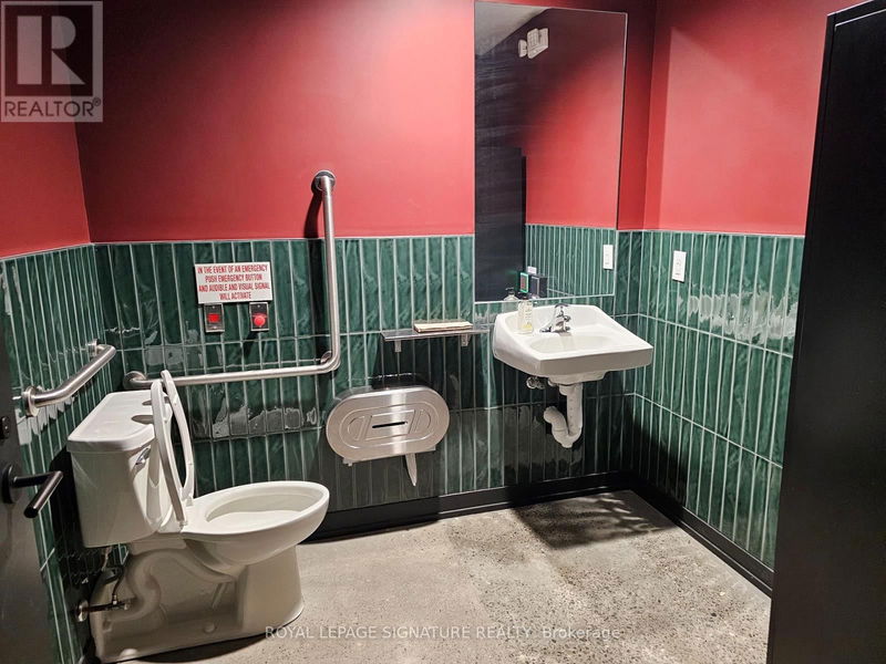 Image #1 of Restaurant for Sale at Duncan, Toronto, Ontario