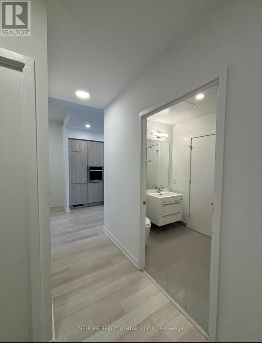 2101 - 39 ROEHAMPTON AVENUE Image 4