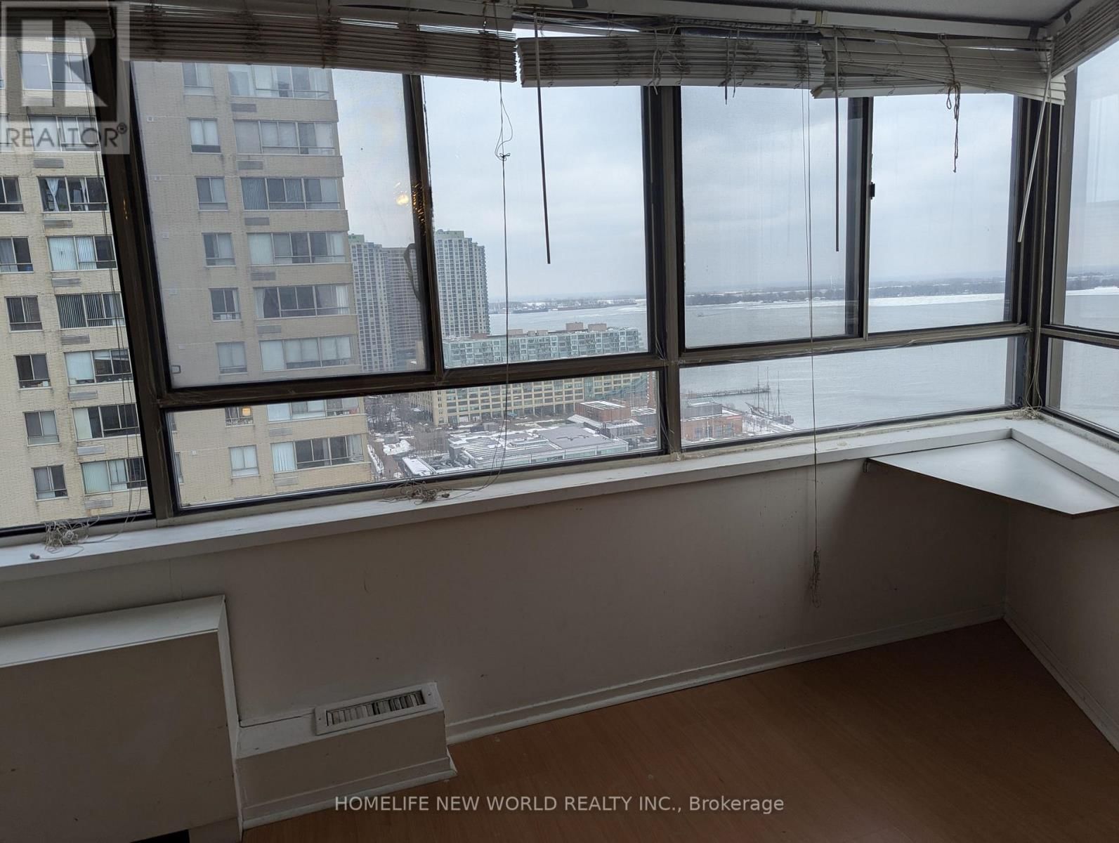 2501 - 270 QUEENS QUAY WEST Image 14
