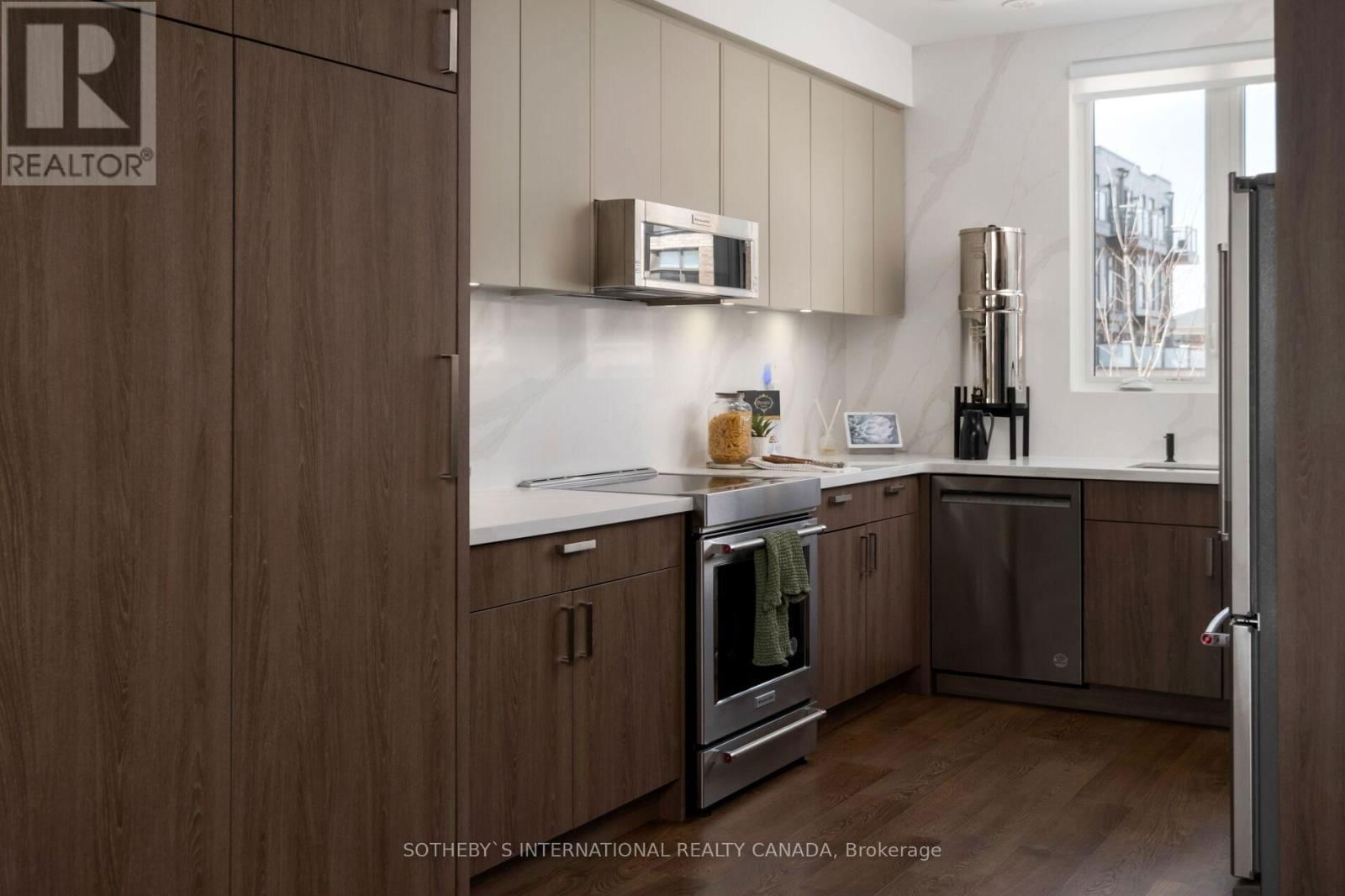 141 GREEN GARDENS BOULEVARD Image 11