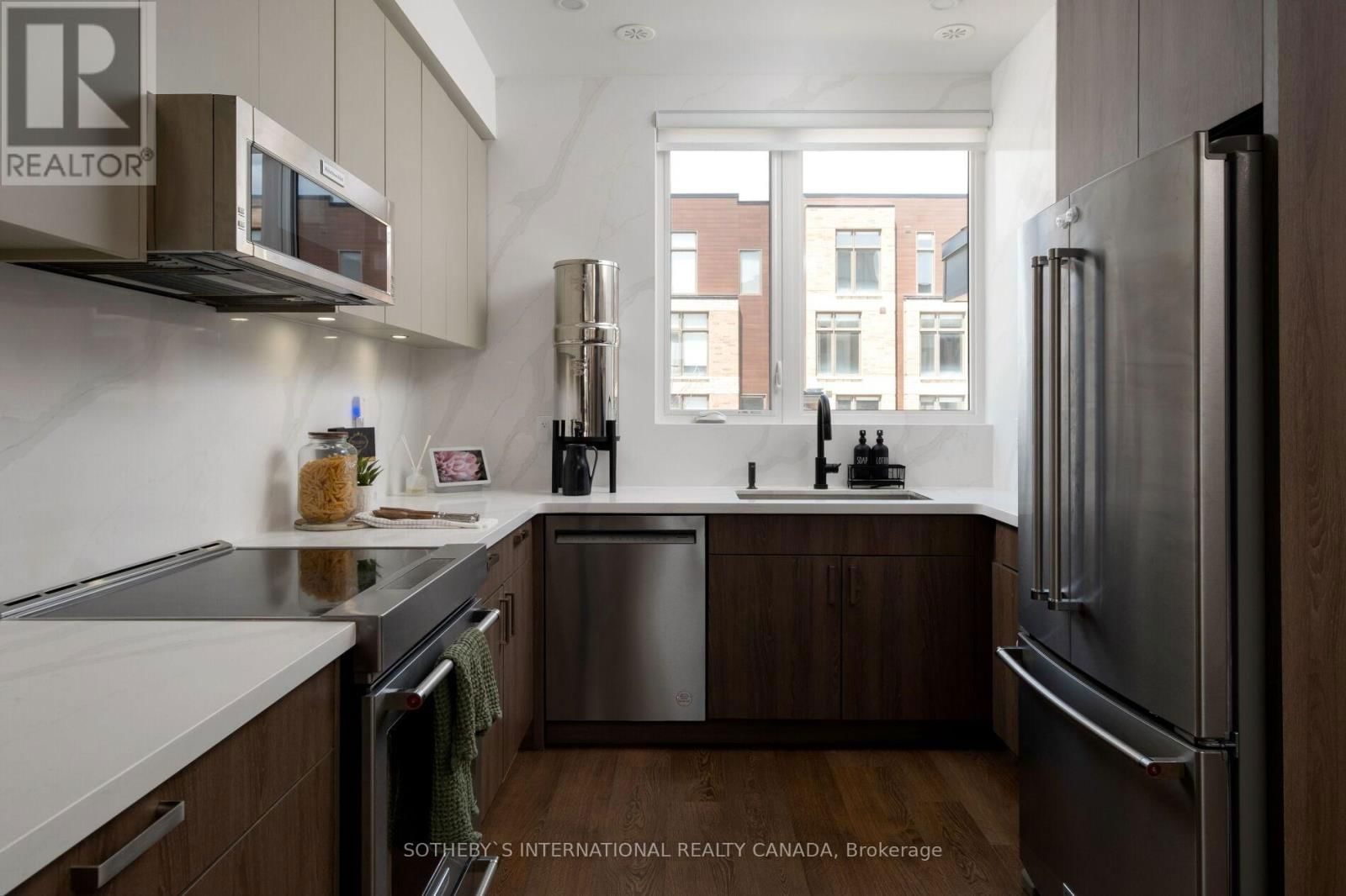 141 GREEN GARDENS BOULEVARD Image 13