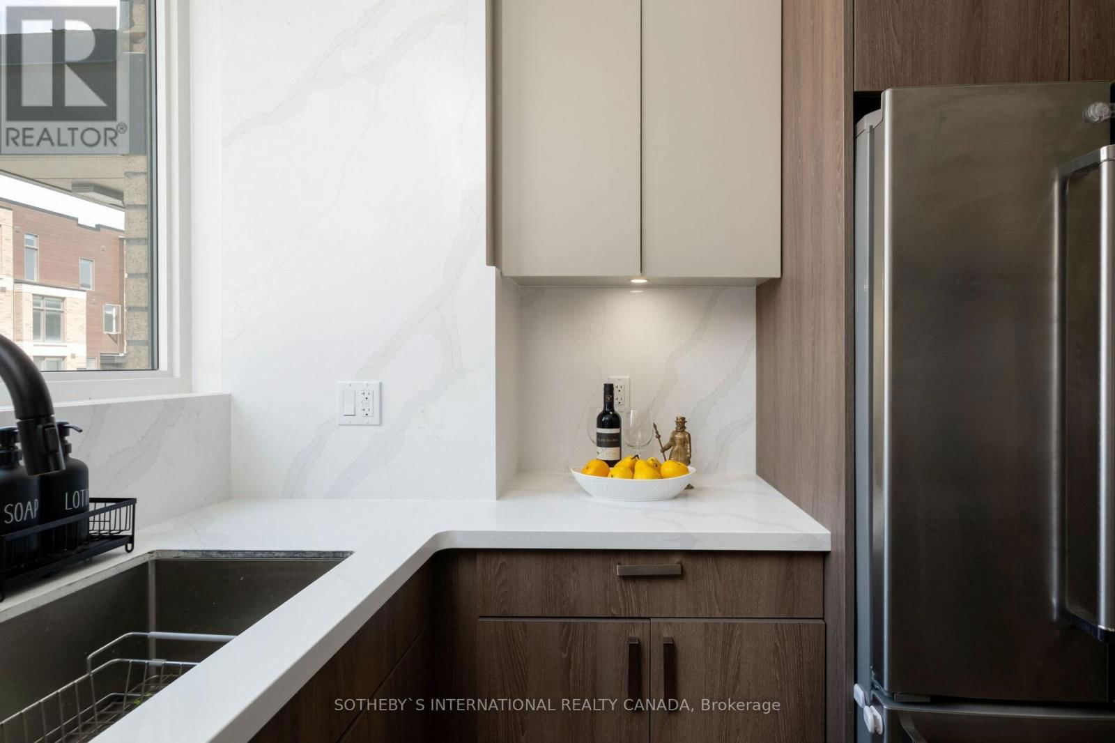 141 GREEN GARDENS BOULEVARD Image 14