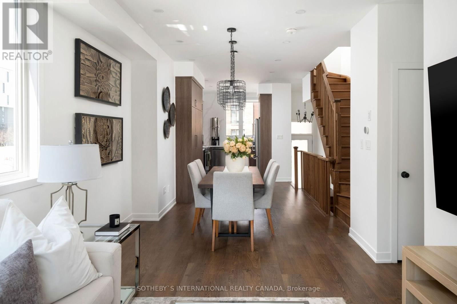 141 GREEN GARDENS BOULEVARD Image 17