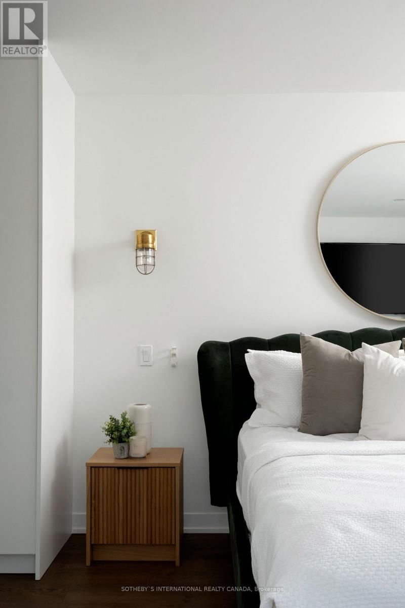 141 GREEN GARDENS BOULEVARD Image 21