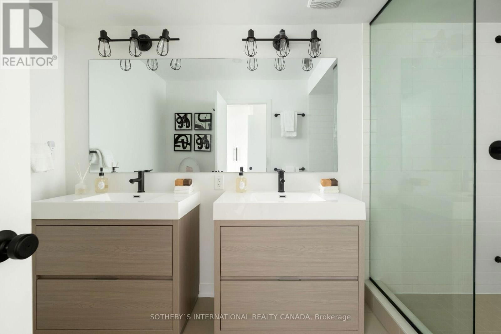 141 GREEN GARDENS BOULEVARD Image 24
