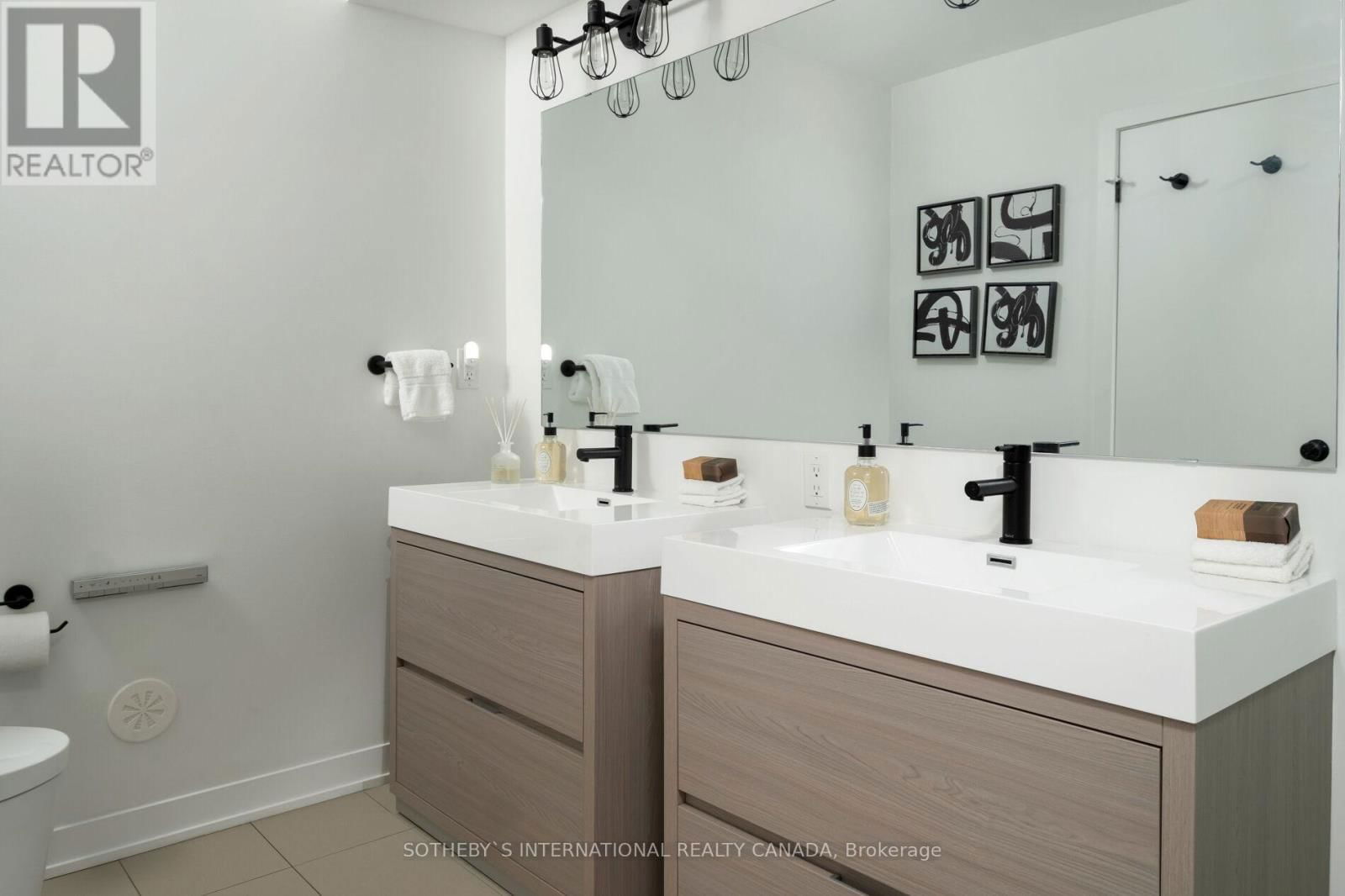 141 GREEN GARDENS BOULEVARD Image 26