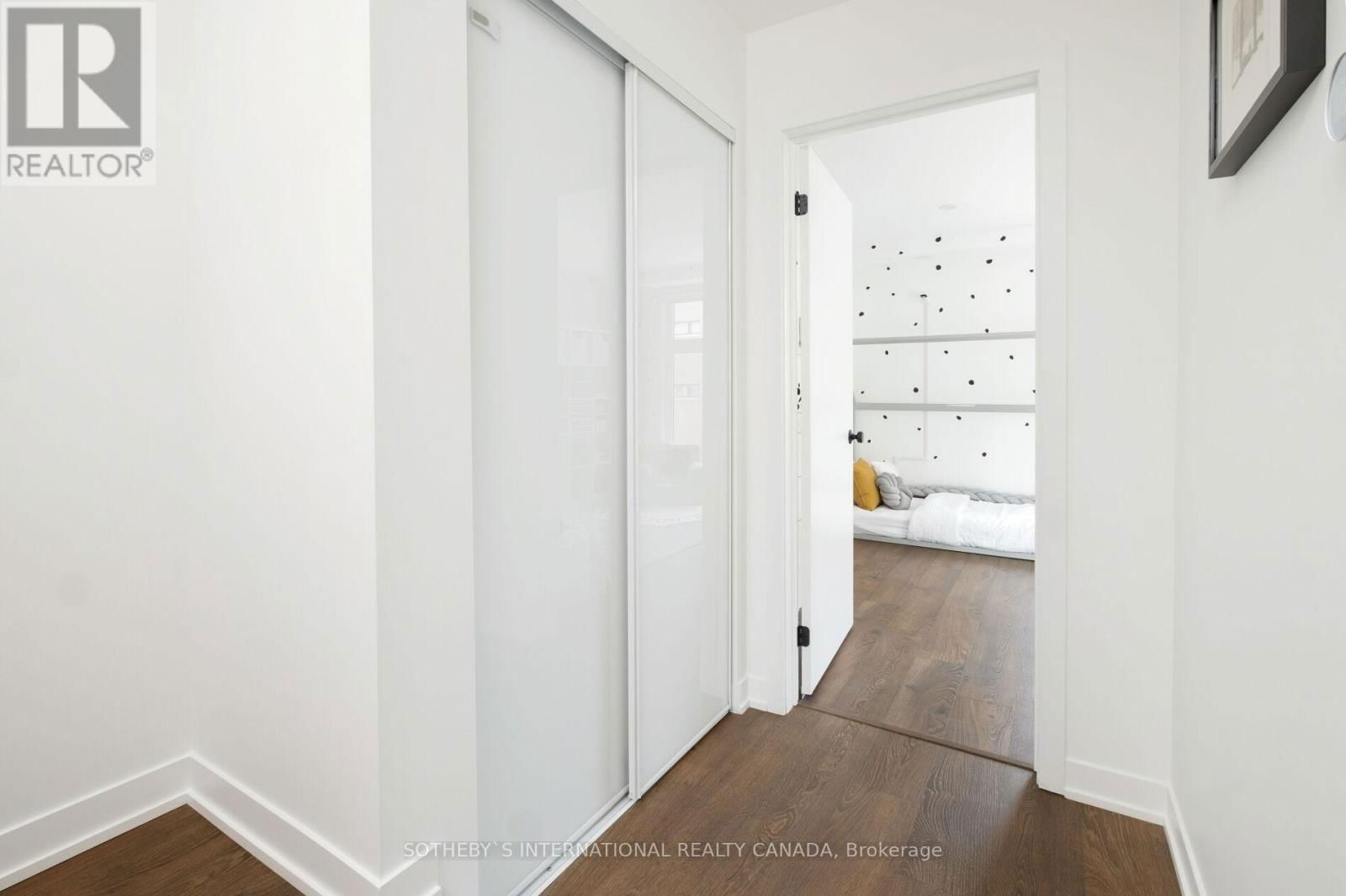 141 GREEN GARDENS BOULEVARD Image 34