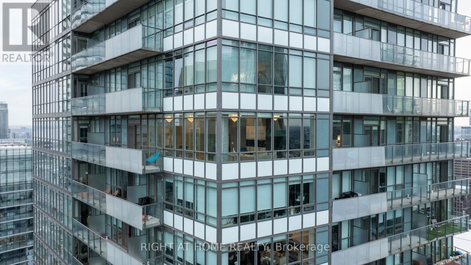 5104 - 65 BREMNER BOULEVARD Image 29