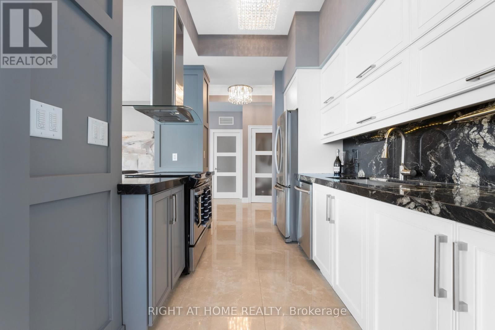 5104 - 65 BREMNER BOULEVARD Image 9