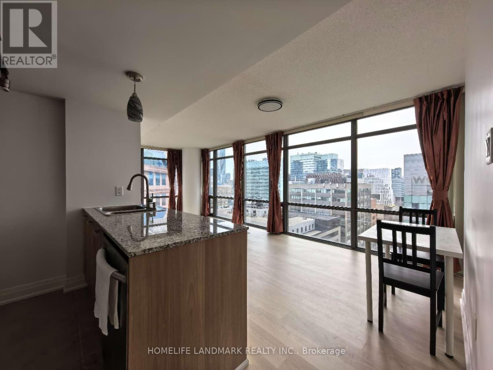 1403 - 38 GRENVILLE STREET Image 6