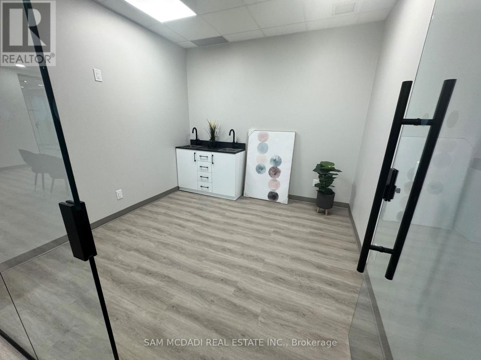 109 - 614 FLEET STREET Image 11