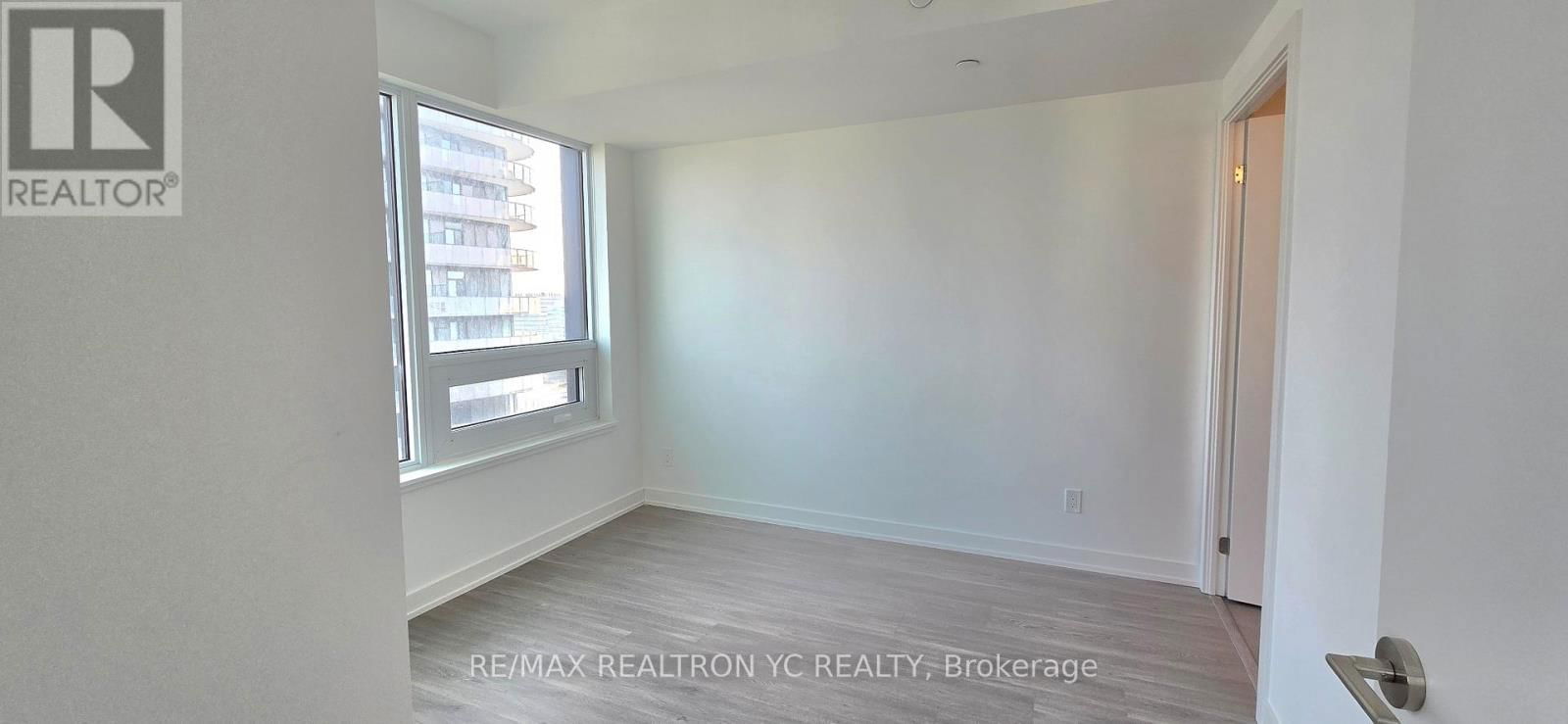 3512 - 8 WELLESLEY STREET WEST Image 4