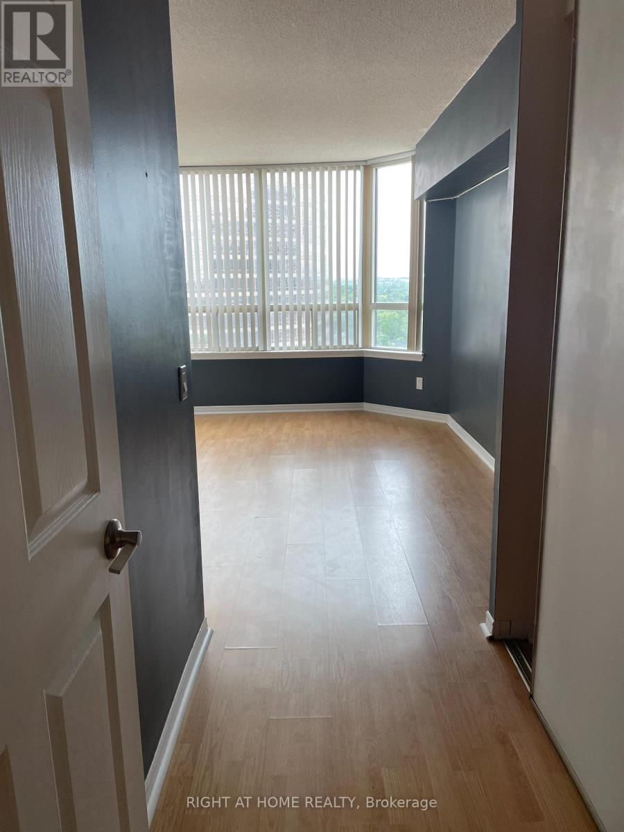 1715 - 7 BISHOP AVENUE Image 6