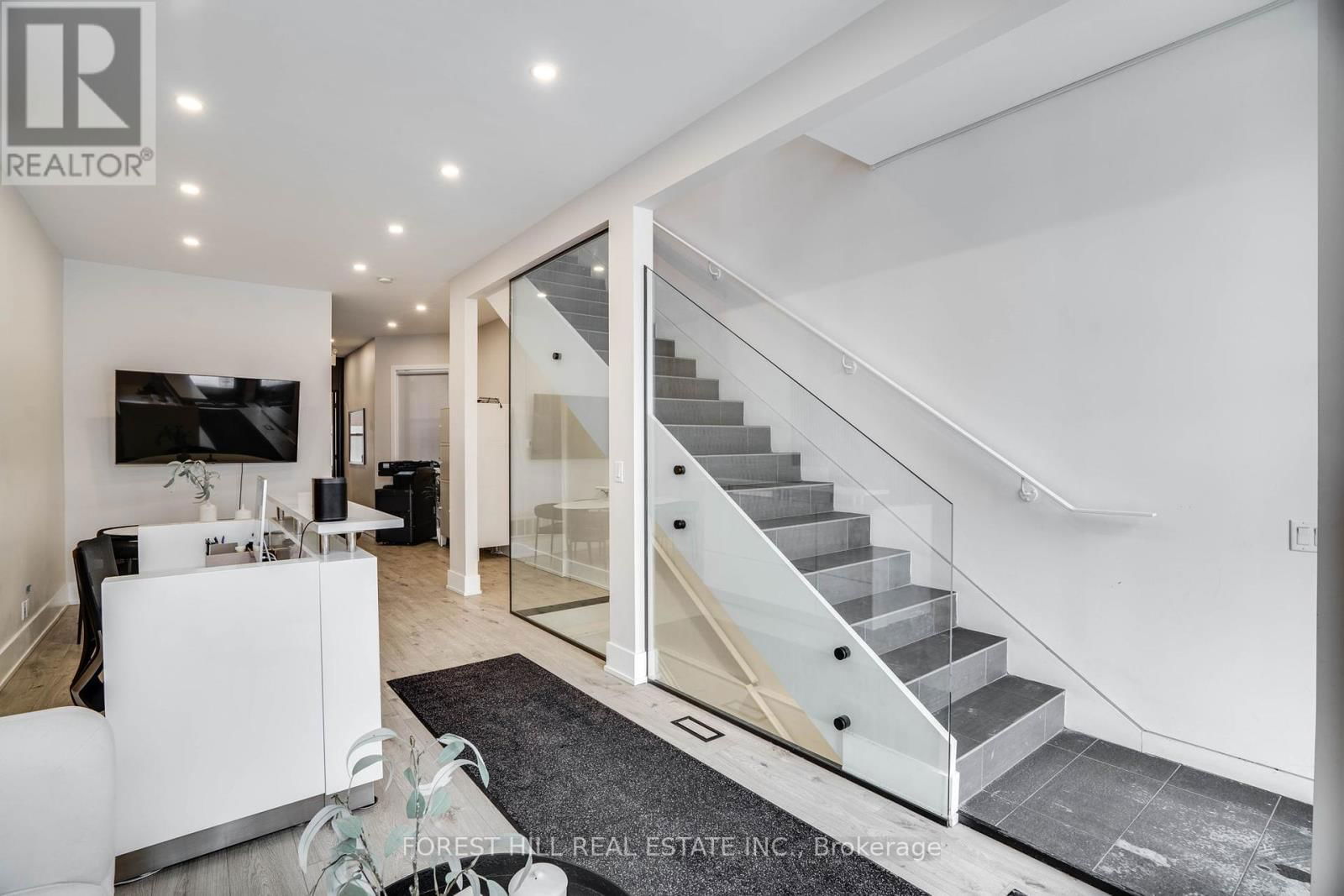 659 ST CLAIR AVENUE WEST Image 14
