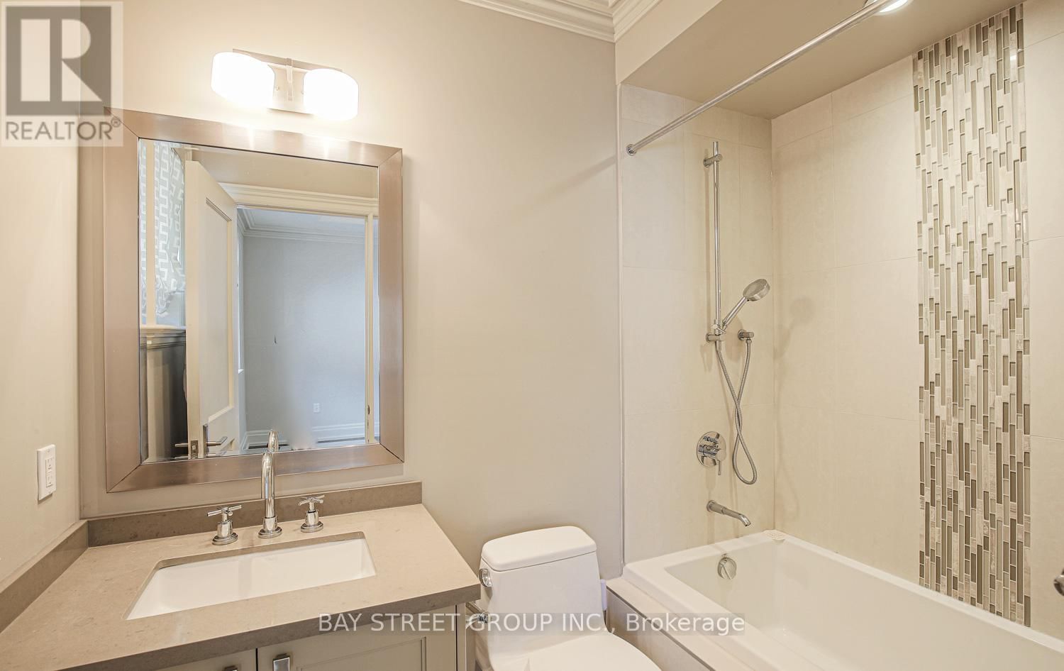 500 DELORAINE AVENUE Image 29