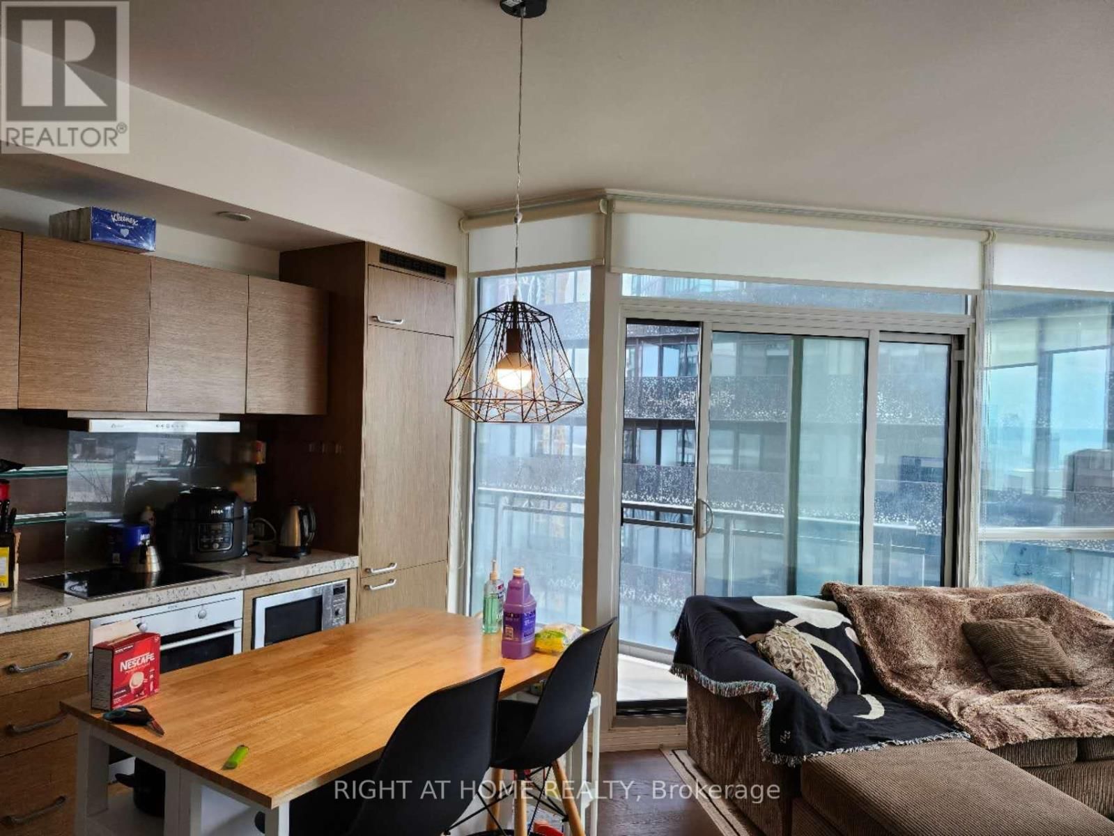 4712 - 45 CHARLES STREET EAST Image 7