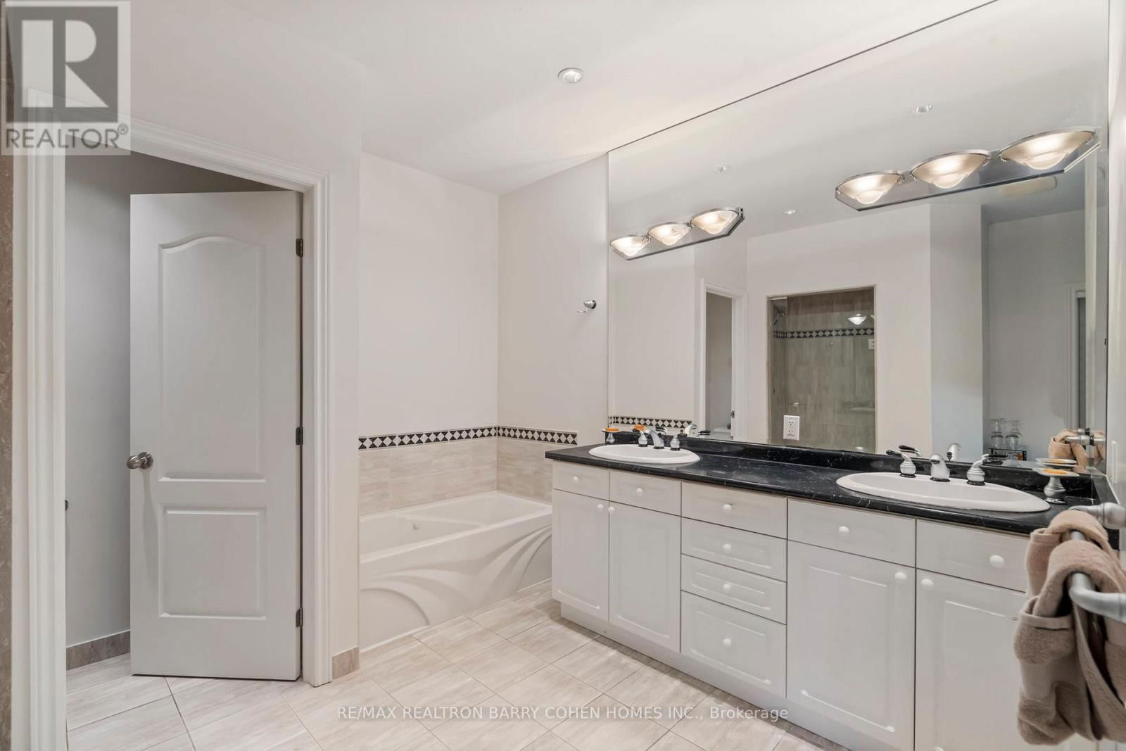 50 PARK LANE CIRCLE Image 18
