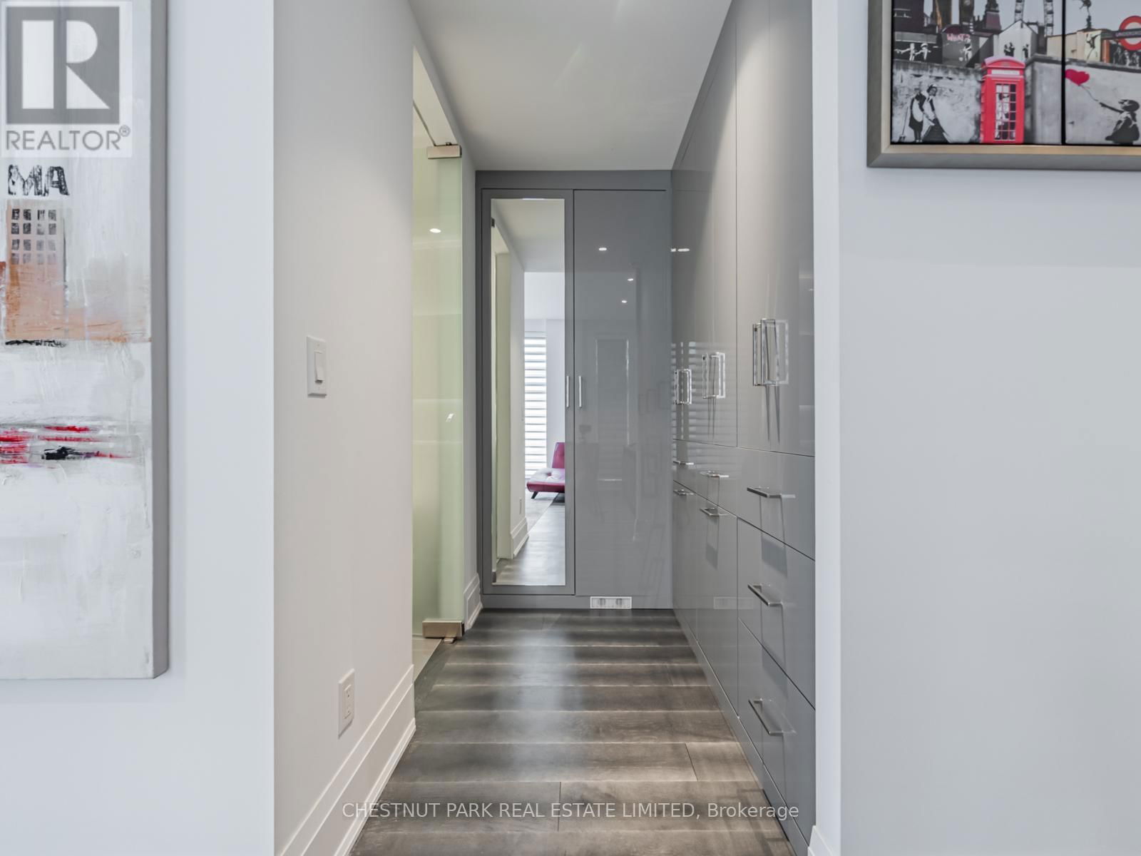 11 - 1074 BAY STREET Image 31