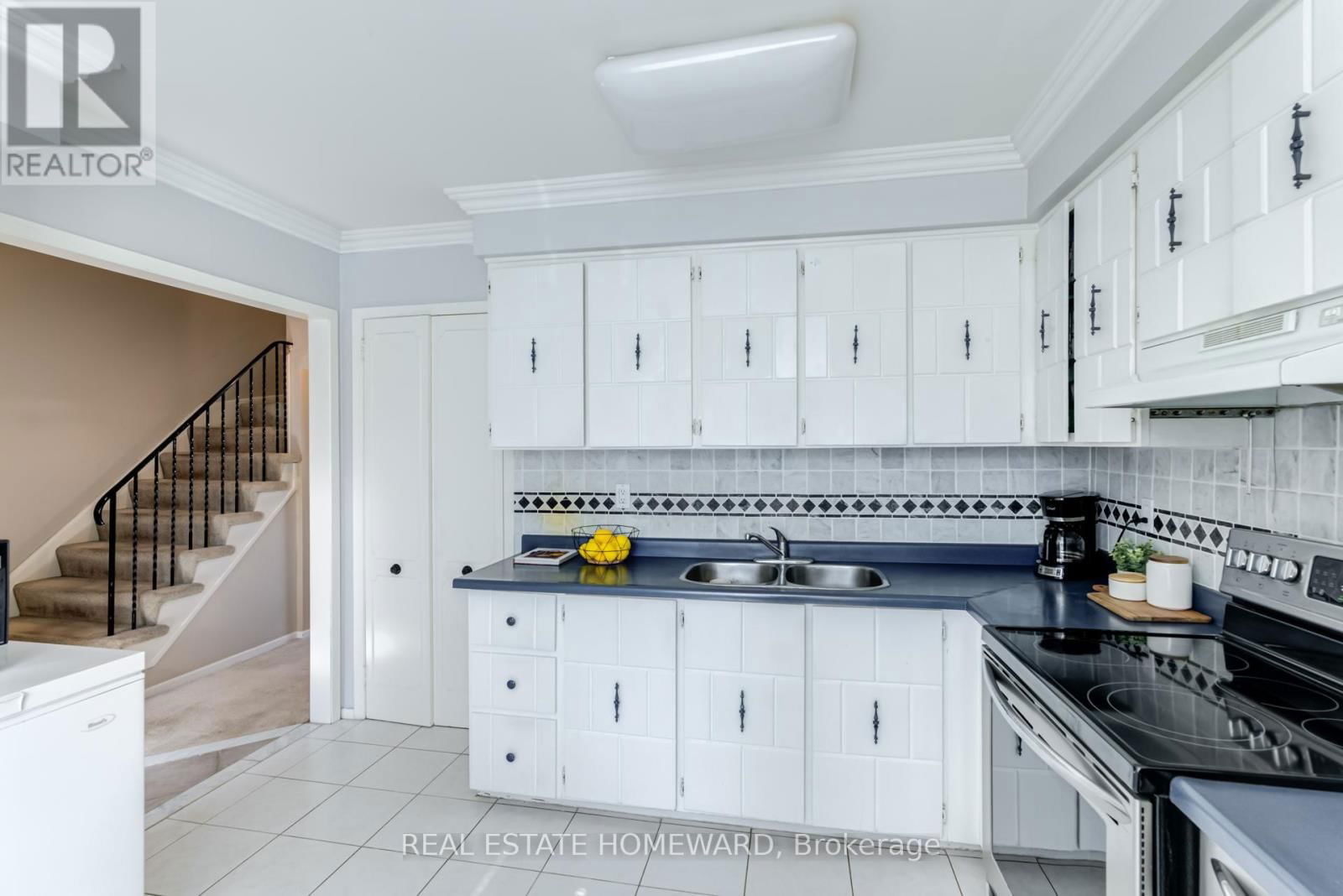 64 STONEDALE PLACEWAY Image 16