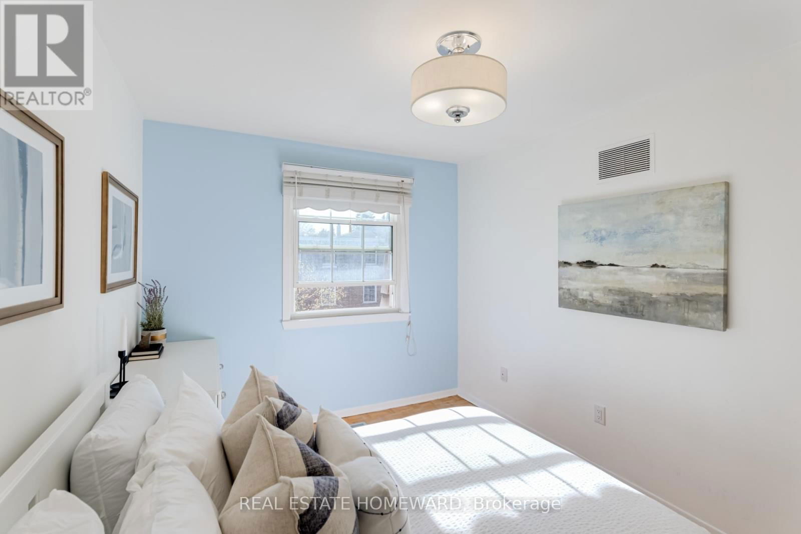 64 STONEDALE PLACEWAY Image 24