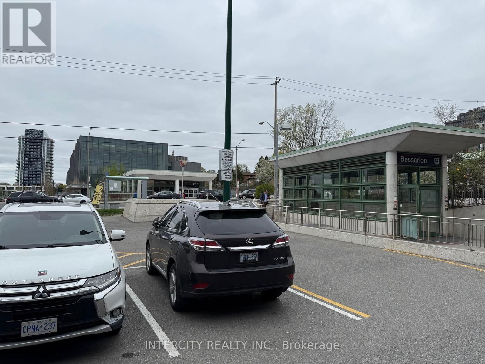 200 - 738 SHEPPARD AVENUE EAST Image 4