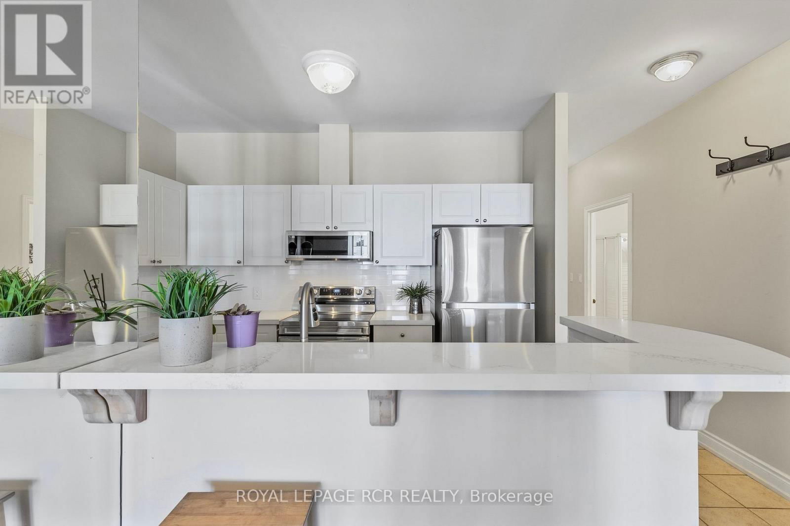 521 - 10 GATEWAY BOULEVARD Image 11