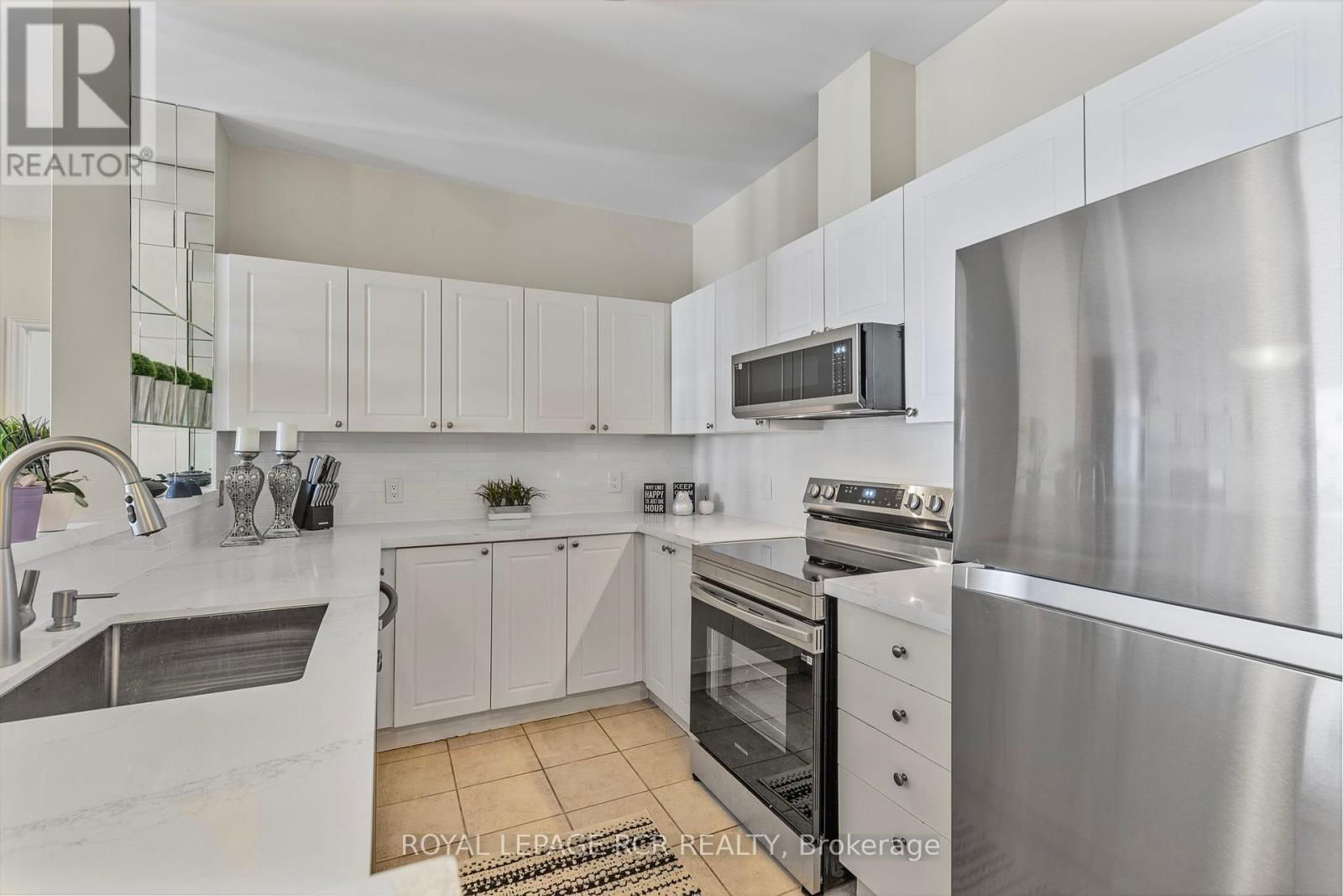 521 - 10 GATEWAY BOULEVARD Image 14