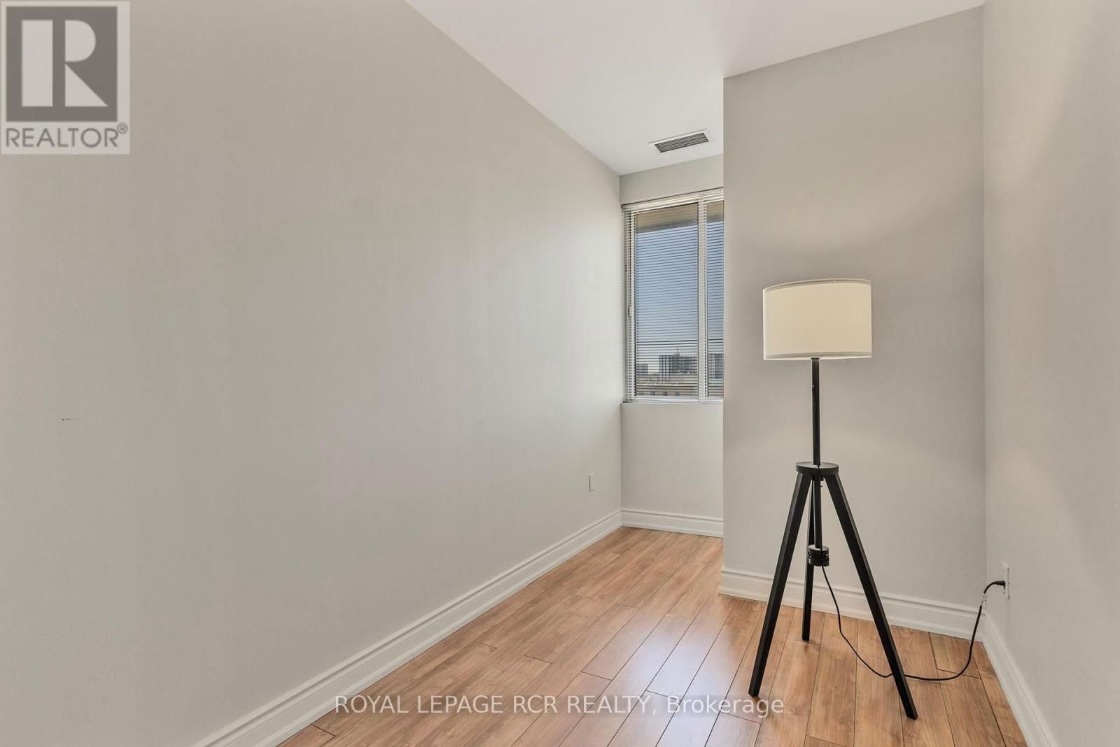 521 - 10 GATEWAY BOULEVARD Image 29