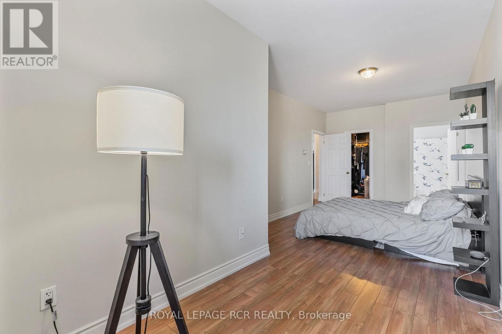 521 - 10 GATEWAY BOULEVARD Image 30
