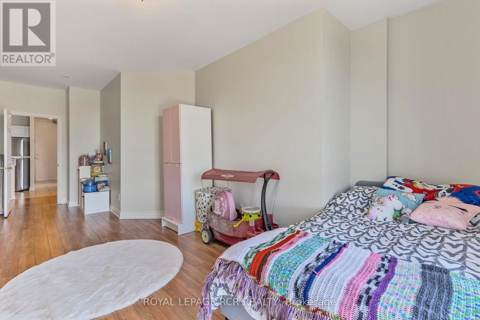 521 - 10 GATEWAY BOULEVARD Image 35