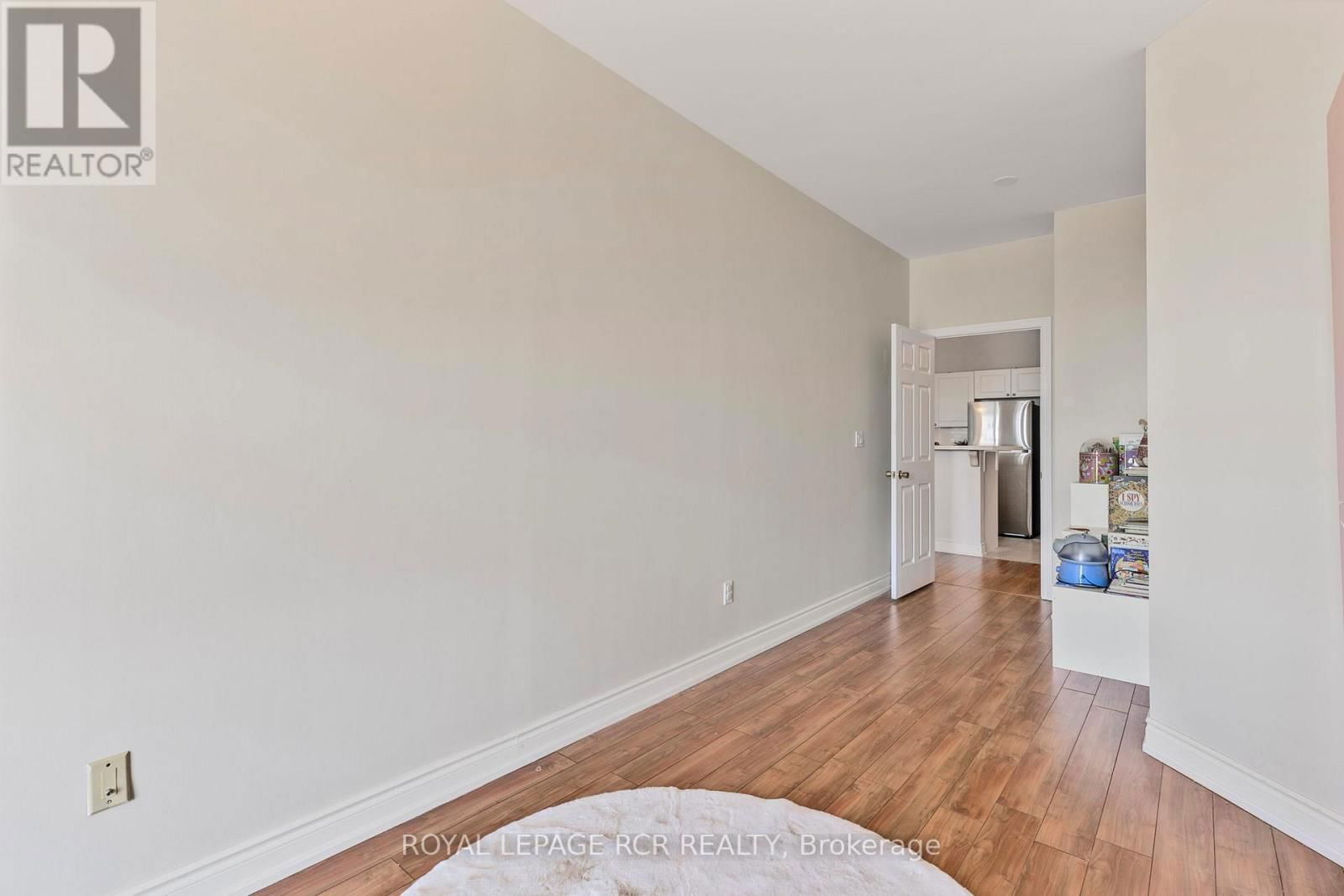 521 - 10 GATEWAY BOULEVARD Image 36