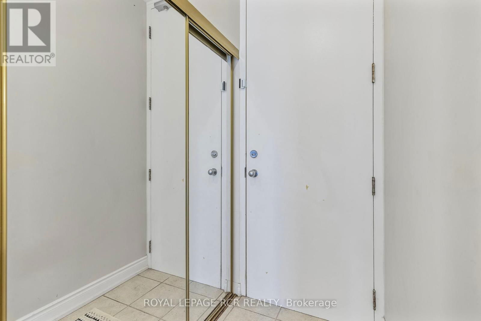 521 - 10 GATEWAY BOULEVARD Image 6