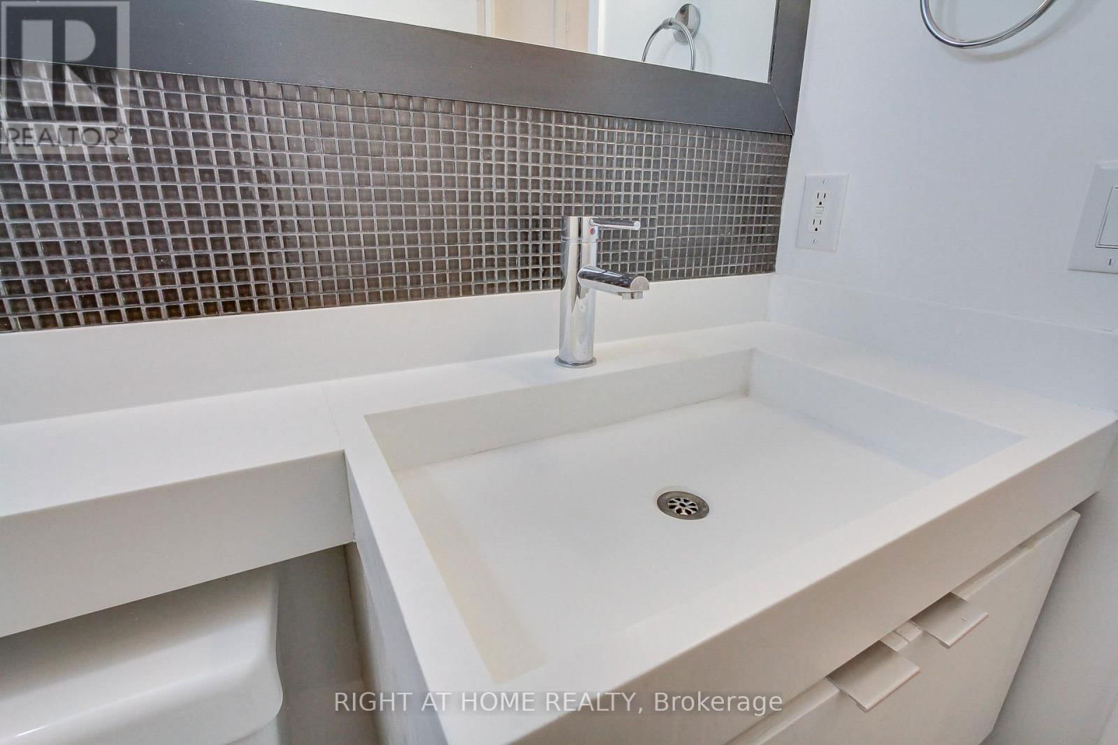 1115 - 4K SPADINA AVENUE Image 21