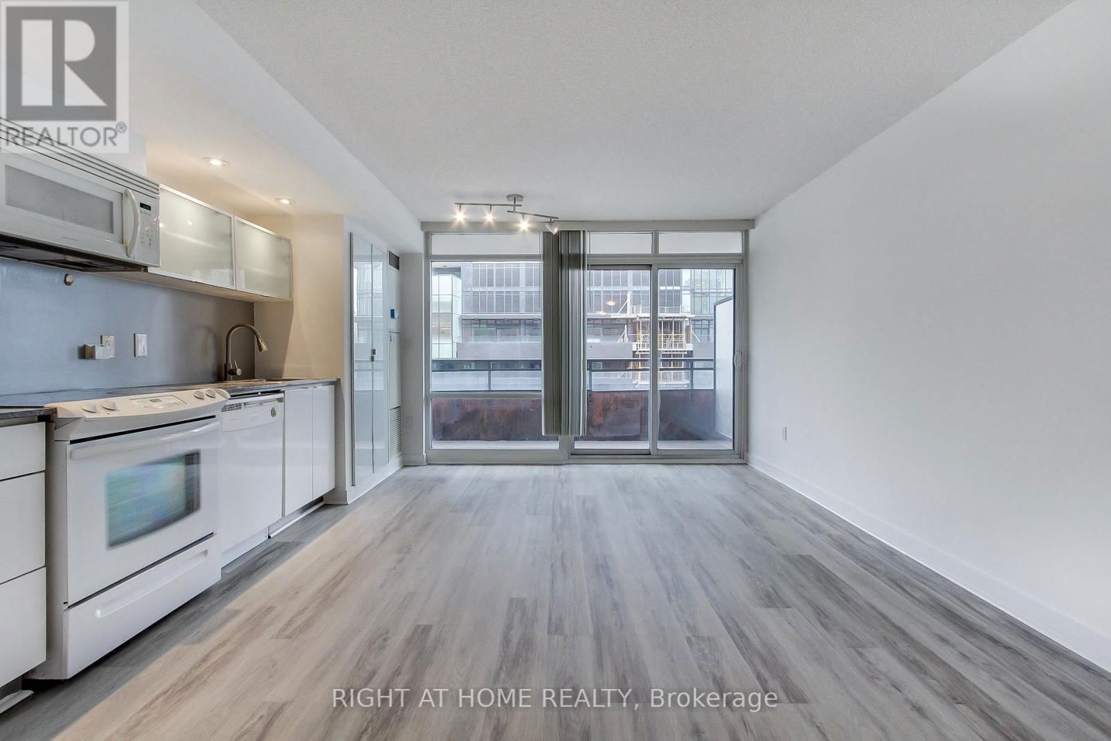 1115 - 4K SPADINA AVENUE Image 4