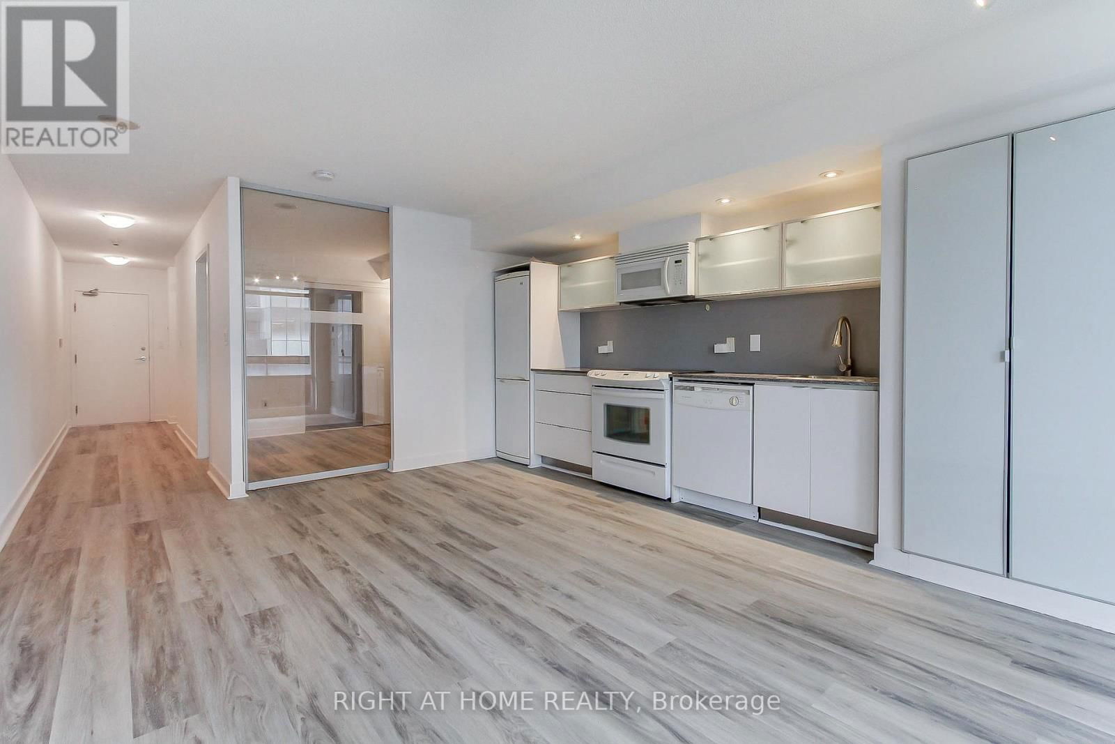 1115 - 4K SPADINA AVENUE Image 7