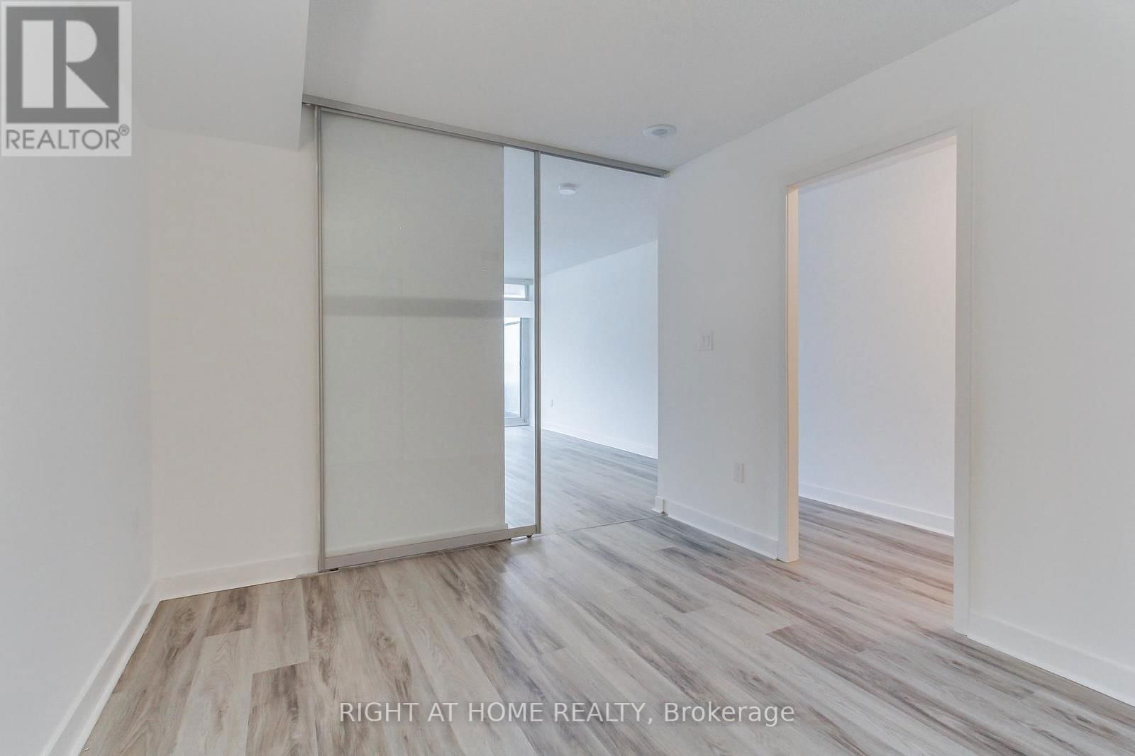 1115 - 4K SPADINA AVENUE Image 9