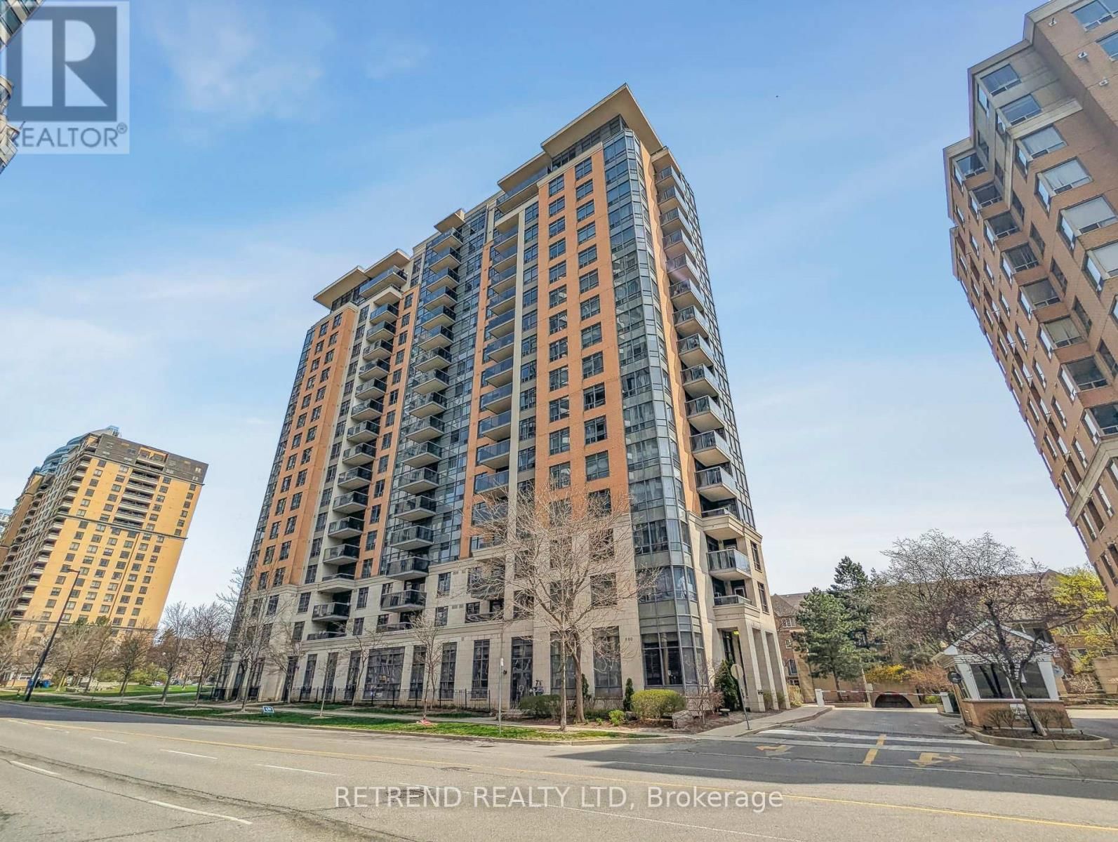 602 - 880 GRANDVIEW WAY Image 1
