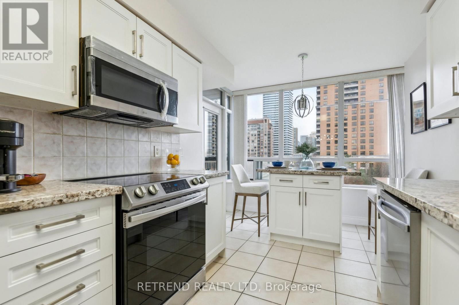 602 - 880 GRANDVIEW WAY Image 17