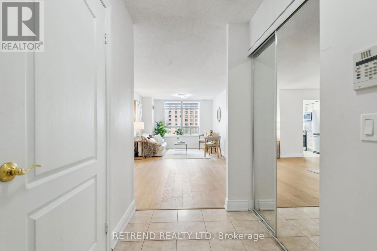 602 - 880 GRANDVIEW WAY Image 4