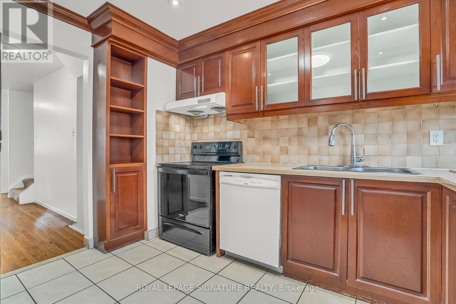 4 SEA ROBIN WAY Image 16