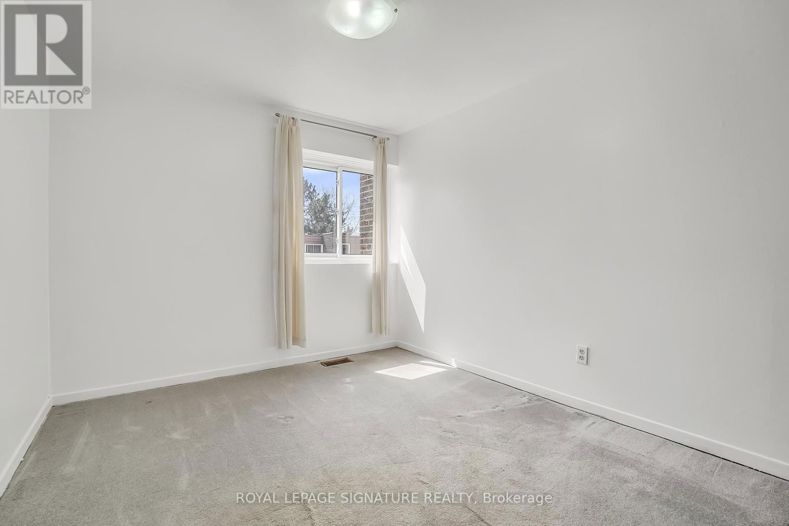 4 SEA ROBIN WAY Image 28