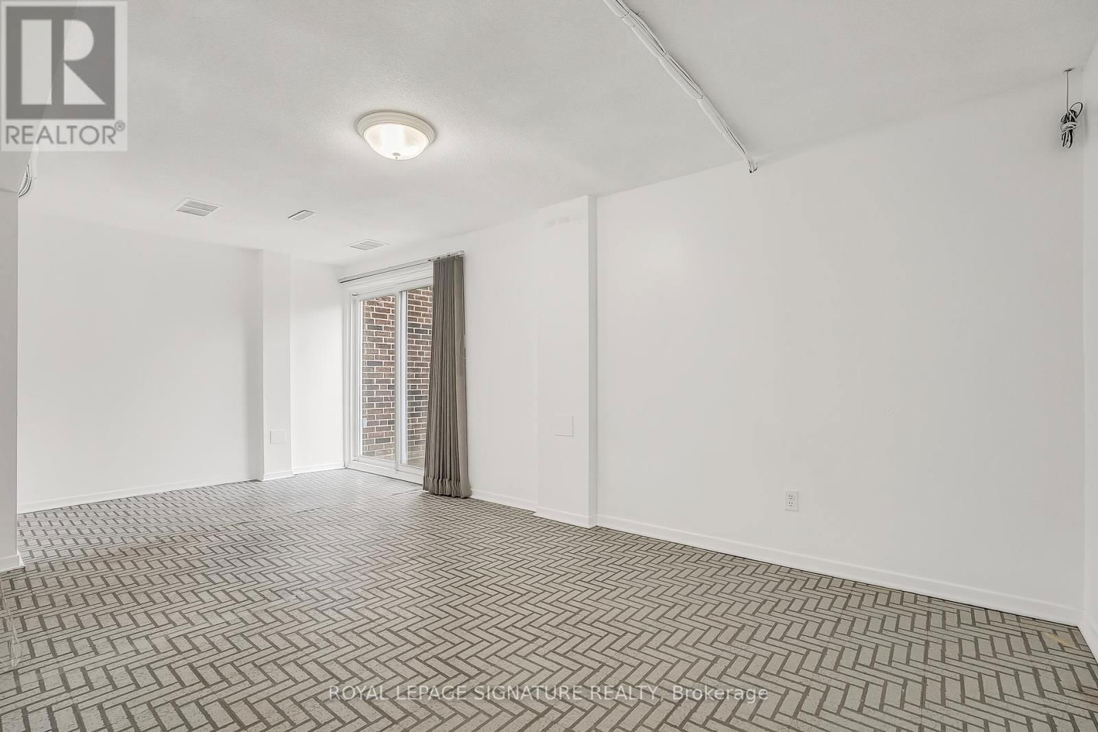 4 SEA ROBIN WAY Image 33